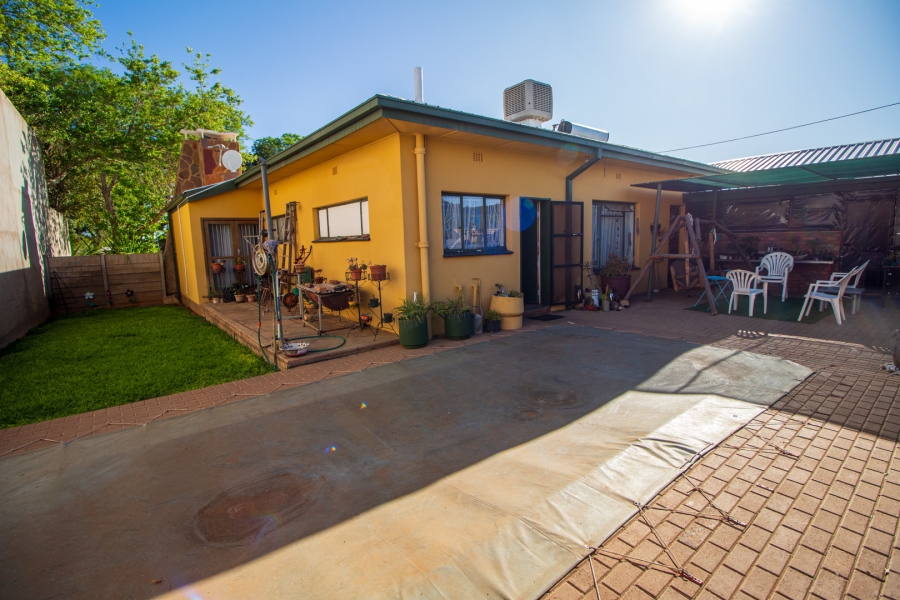 4 Bedroom Property for Sale in Die Rand Northern Cape